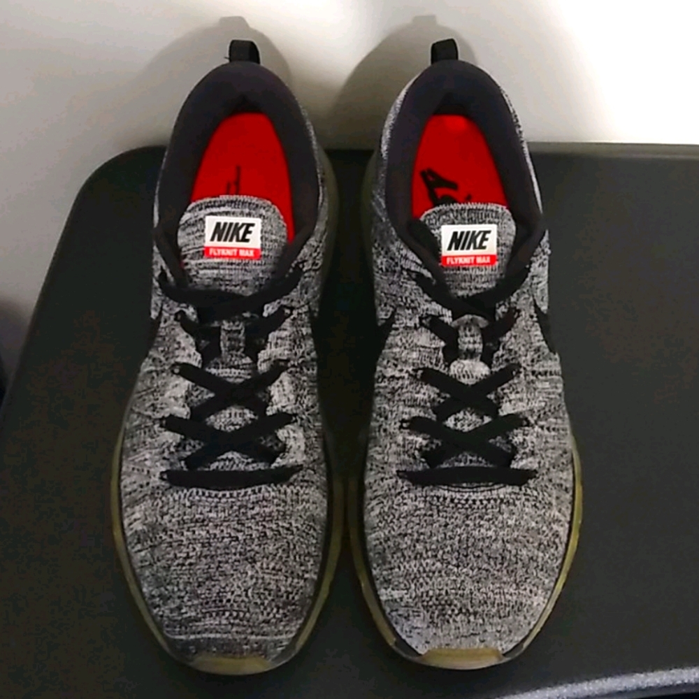 Nike Flyknit Air Max US 10.5 'Oreo' Mens Sneakers